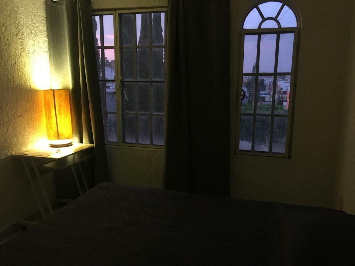 Casa Bravia - Hostal Para Mujeres Гвадалахара Экстерьер фото